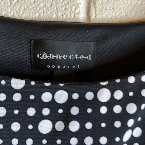 Lovely like new wrap dress in a size 12 in a polka dot print, soft material. - Picture 4 of 7